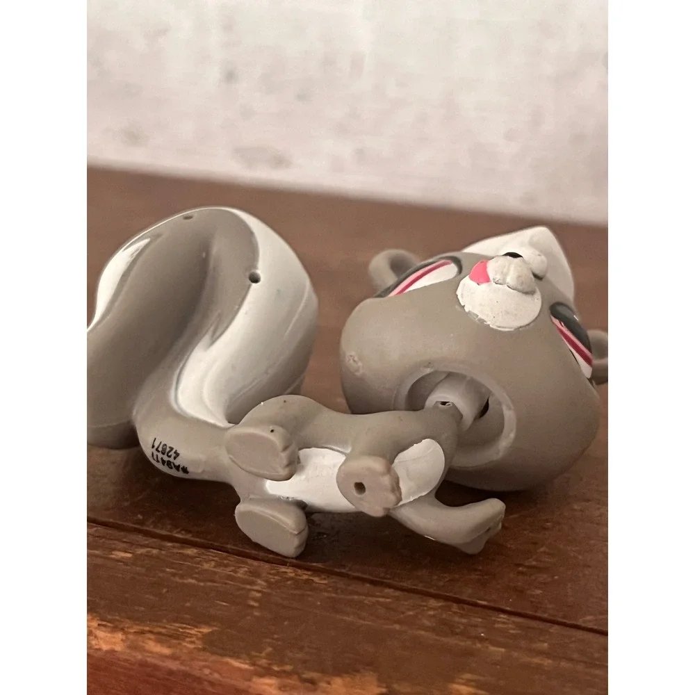 Littlest Pet Shop LPS #3772 Gray Skunk Pepper Clark